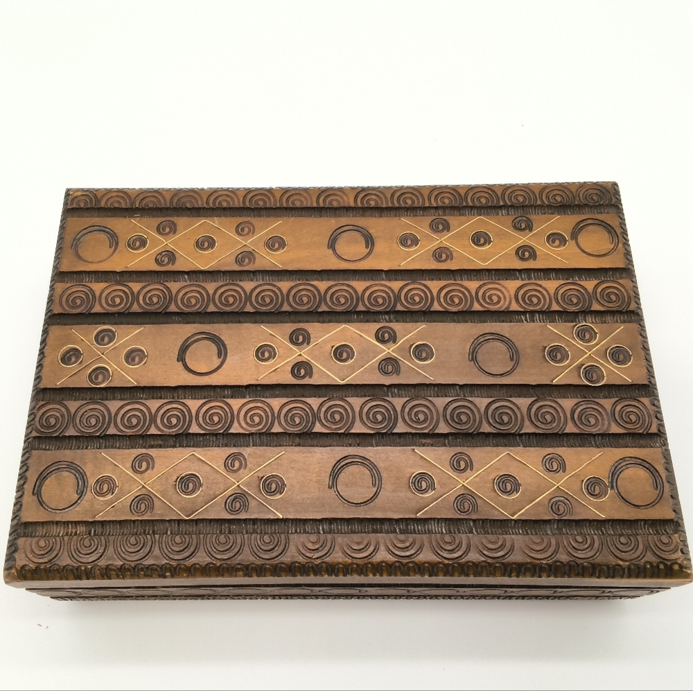 Vintage Polish Folk Art Hand-Carved Linden Wood Trinket Box - Picture 9 of 12